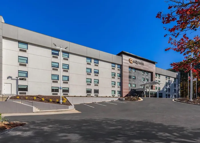 Pet Friendly hotel: La Quinta By Wyndham Atlanta Roswell